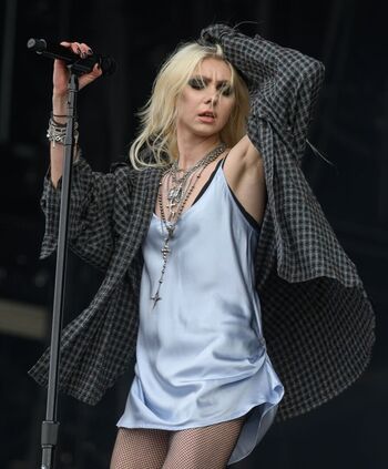Taylor momsen leaked private photo uncensored HD quality