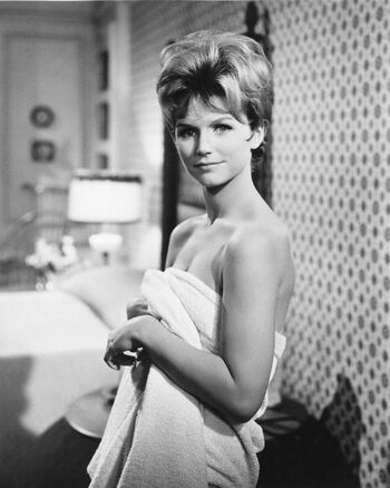 Vintage sexy celebs page leaked private photo uncensored HD quality
