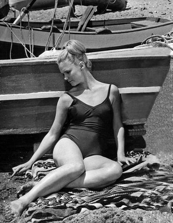 Vintage sexy celebs page leaked private photo uncensored HD quality