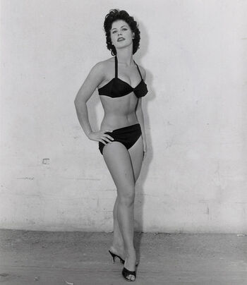 Vintage sexy celebs page leaked private photo uncensored HD quality