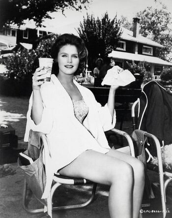 Vintage sexy celebs page leaked private photo uncensored HD quality