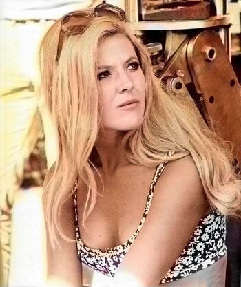Vintage sexy celebs page leaked private photo uncensored HD quality