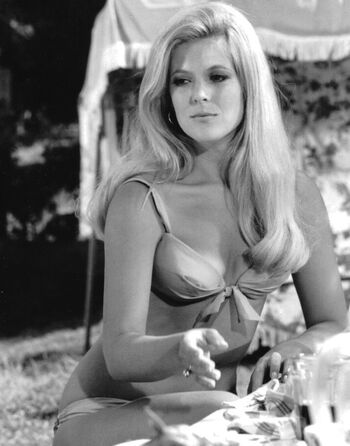 Vintage sexy celebs page leaked private photo uncensored HD quality