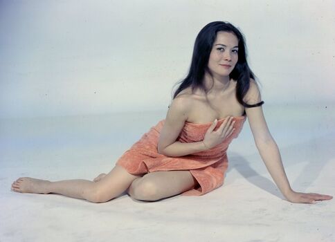 Vintage sexy celebs page leaked private photo uncensored HD quality
