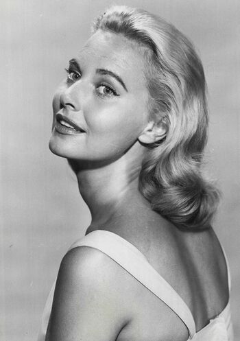 Vintage sexy celebs page leaked private photo uncensored HD quality