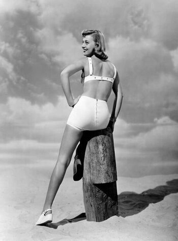 Vintage sexy celebs page leaked private photo uncensored HD quality