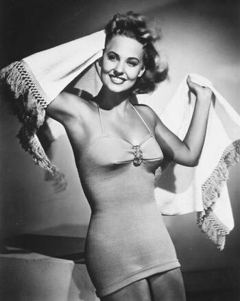 Vintage sexy celebs page leaked private photo uncensored HD quality