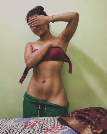 Yajna seni  page leaked private photo uncensored HD quality