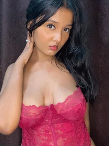 Yajna seni  page leaked private photo uncensored HD quality