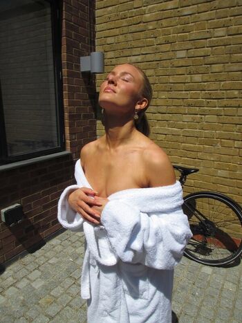 Zara larsson  page leaked private photo uncensored HD quality