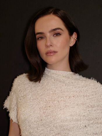 Zoey deutch page leaked private photo uncensored HD quality