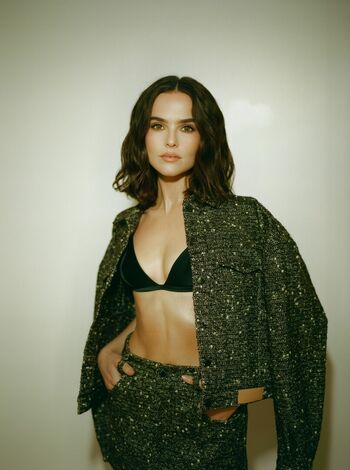Zoey deutch page leaked private photo uncensored HD quality
