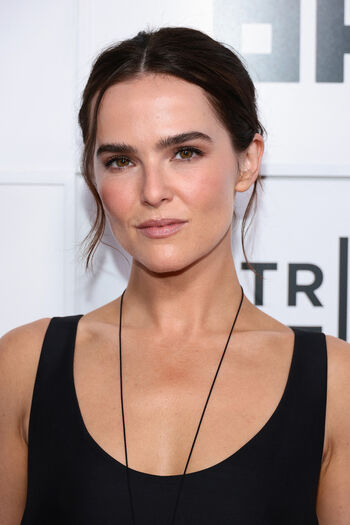 Zoey deutch page leaked private photo uncensored HD quality