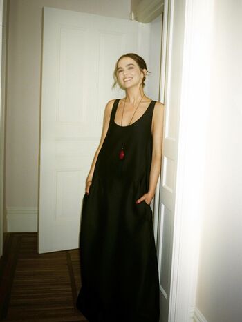 Zoey deutch page leaked private photo uncensored HD quality